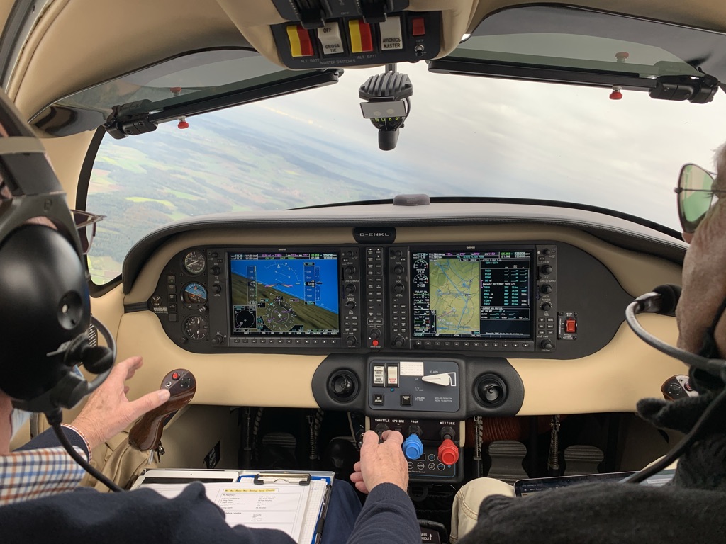 IFR Training Deutschland - Cockpit mit Garmin G1000 Displays